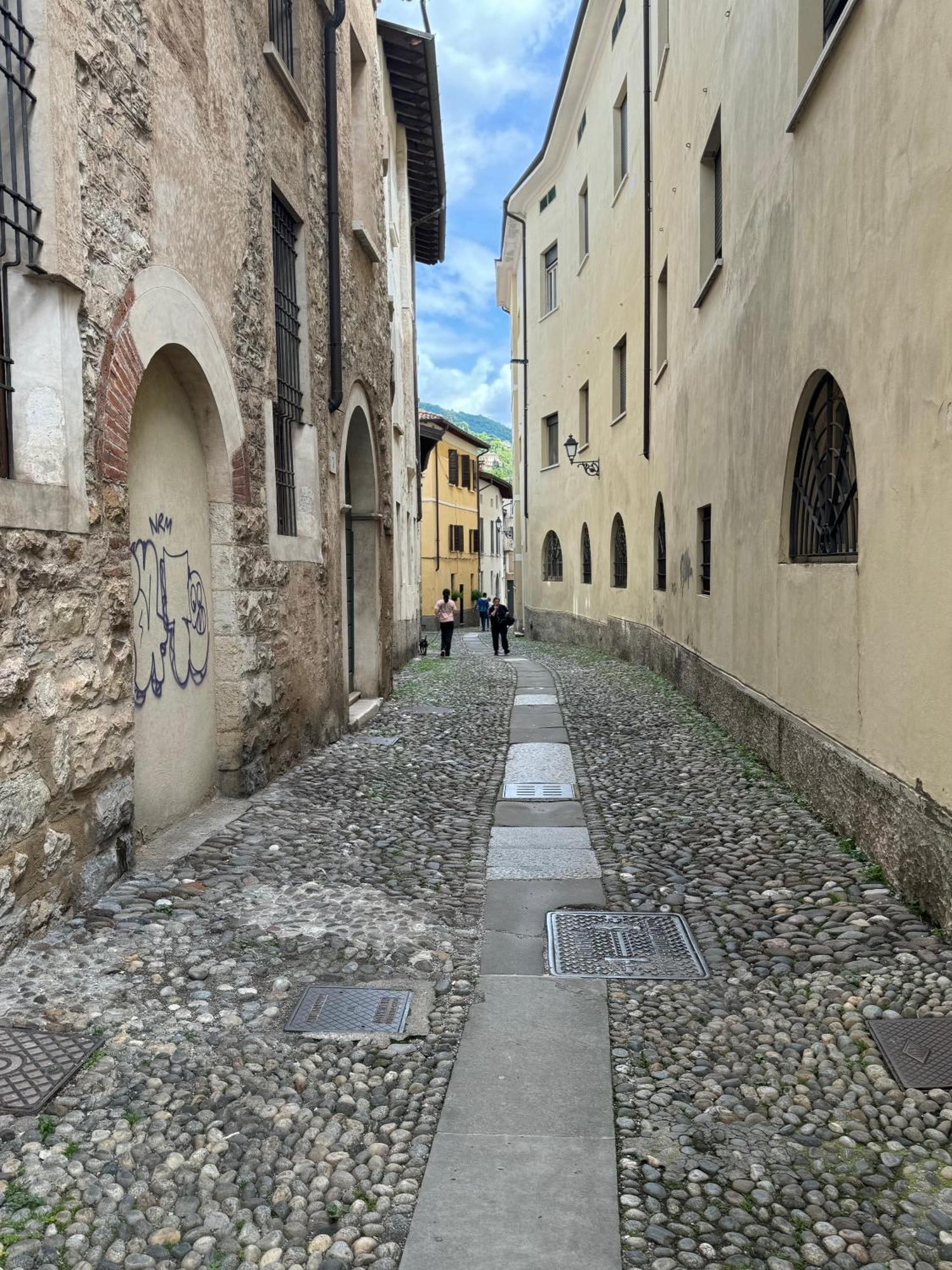 Dimora Legnazzi_A Gem In The Heart Of Brescia Apartment Bagian luar foto