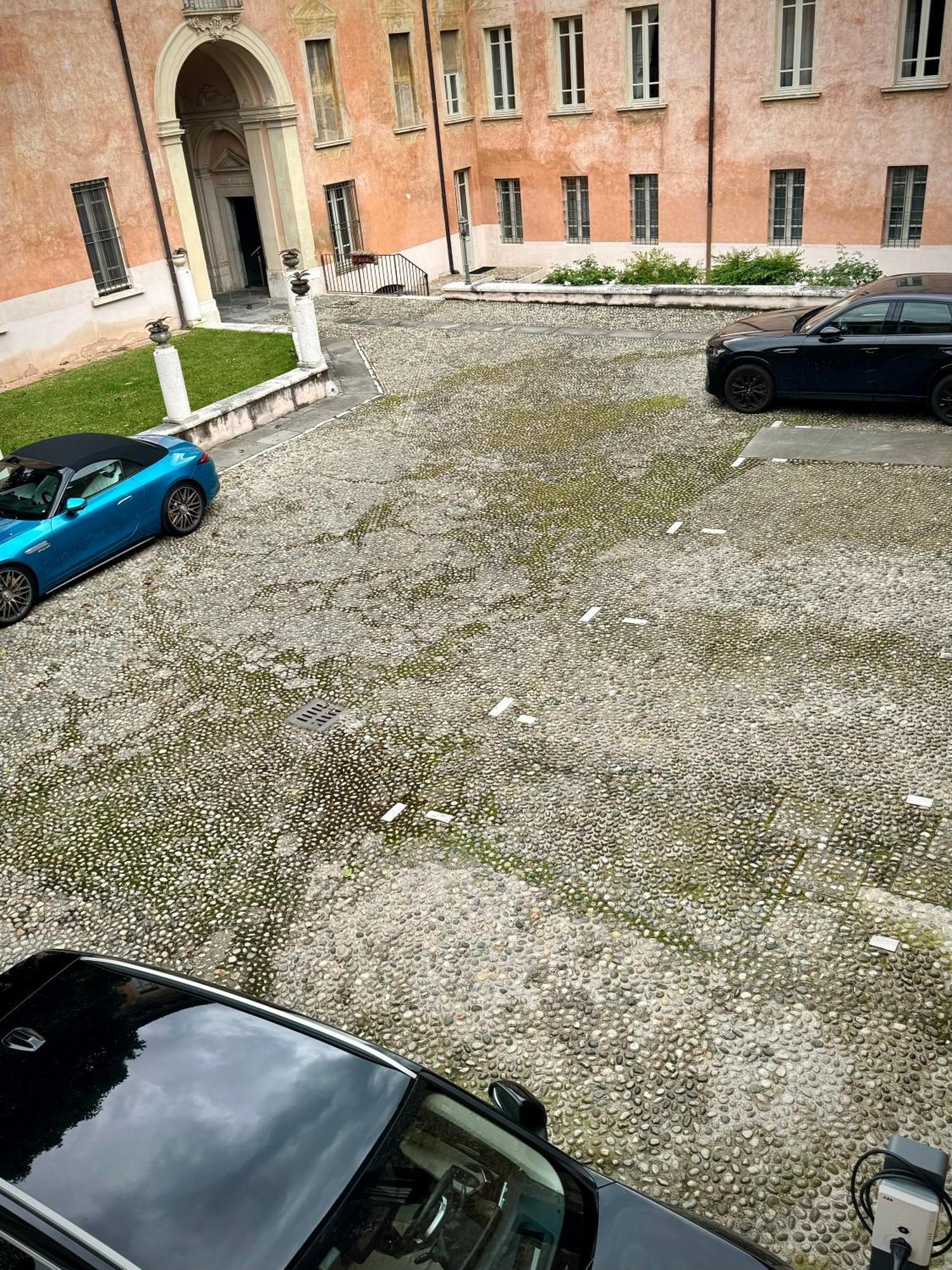 Dimora Legnazzi_A Gem In The Heart Of Brescia Apartment Bagian luar foto